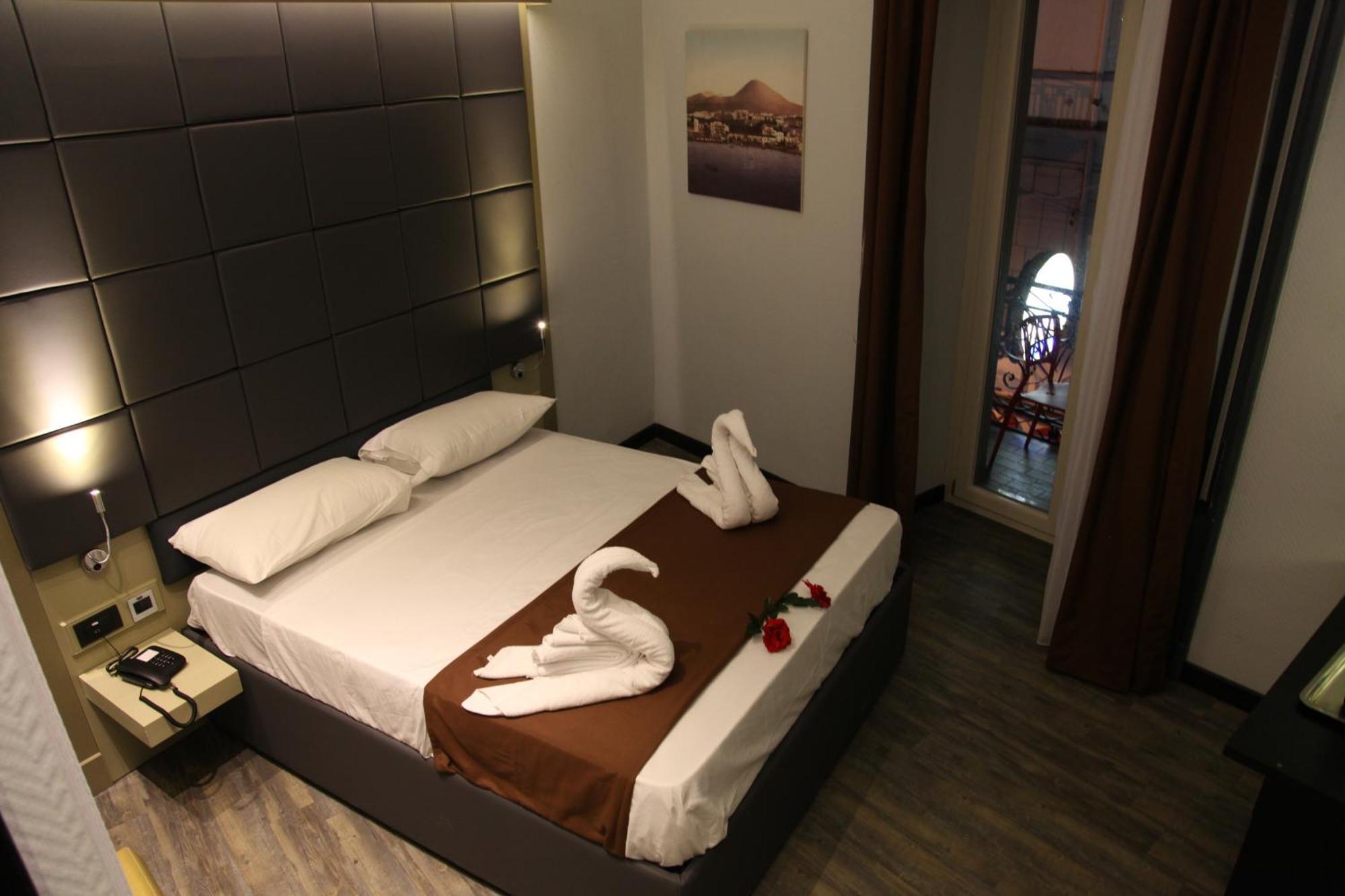 Dolce Vita Rooms Napoli Ngoại thất bức ảnh